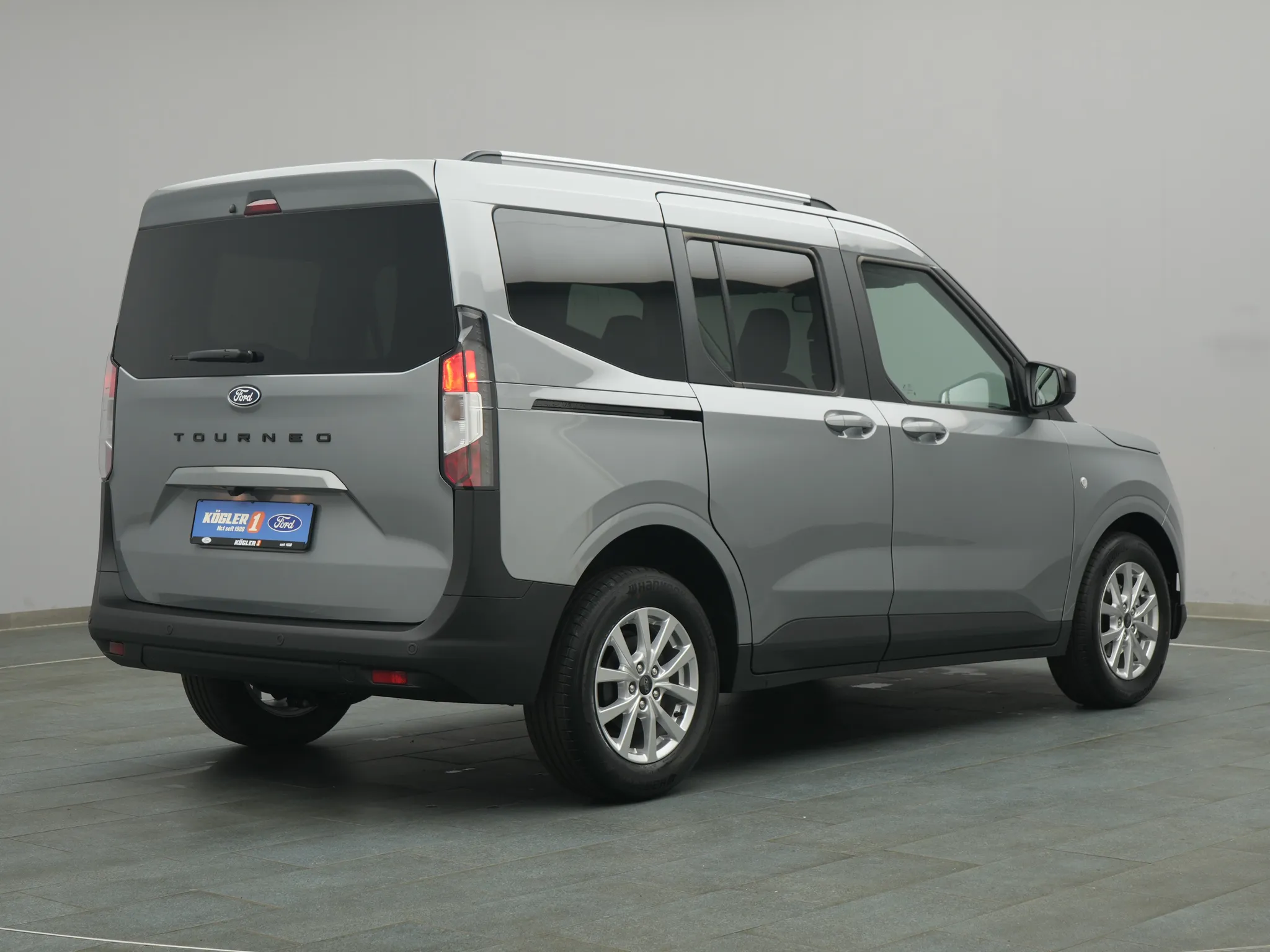 Ford Tourneo Courier Titanium – Bild 4
