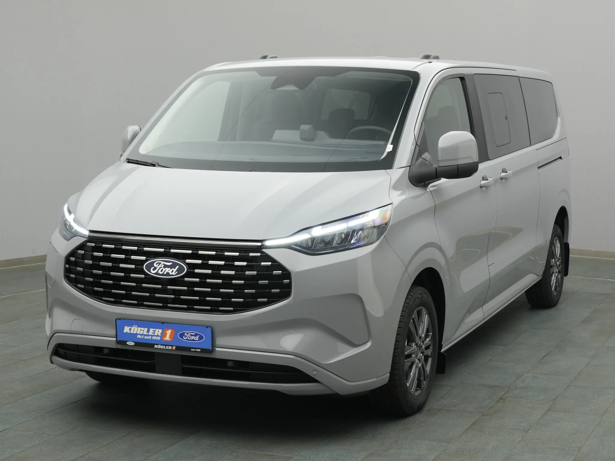 Ford Tourneo Custom PHEV 340 L2 Titanium / Navi Bild