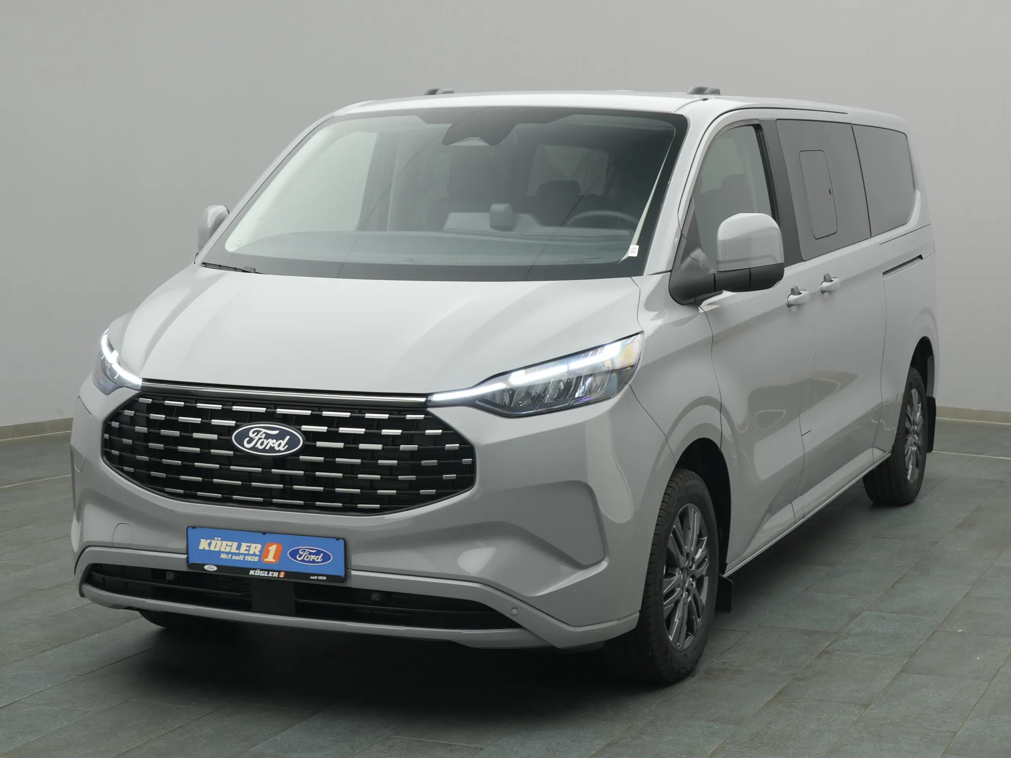 Ford Tourneo Custom PHEV 340 L2 Titanium Bild