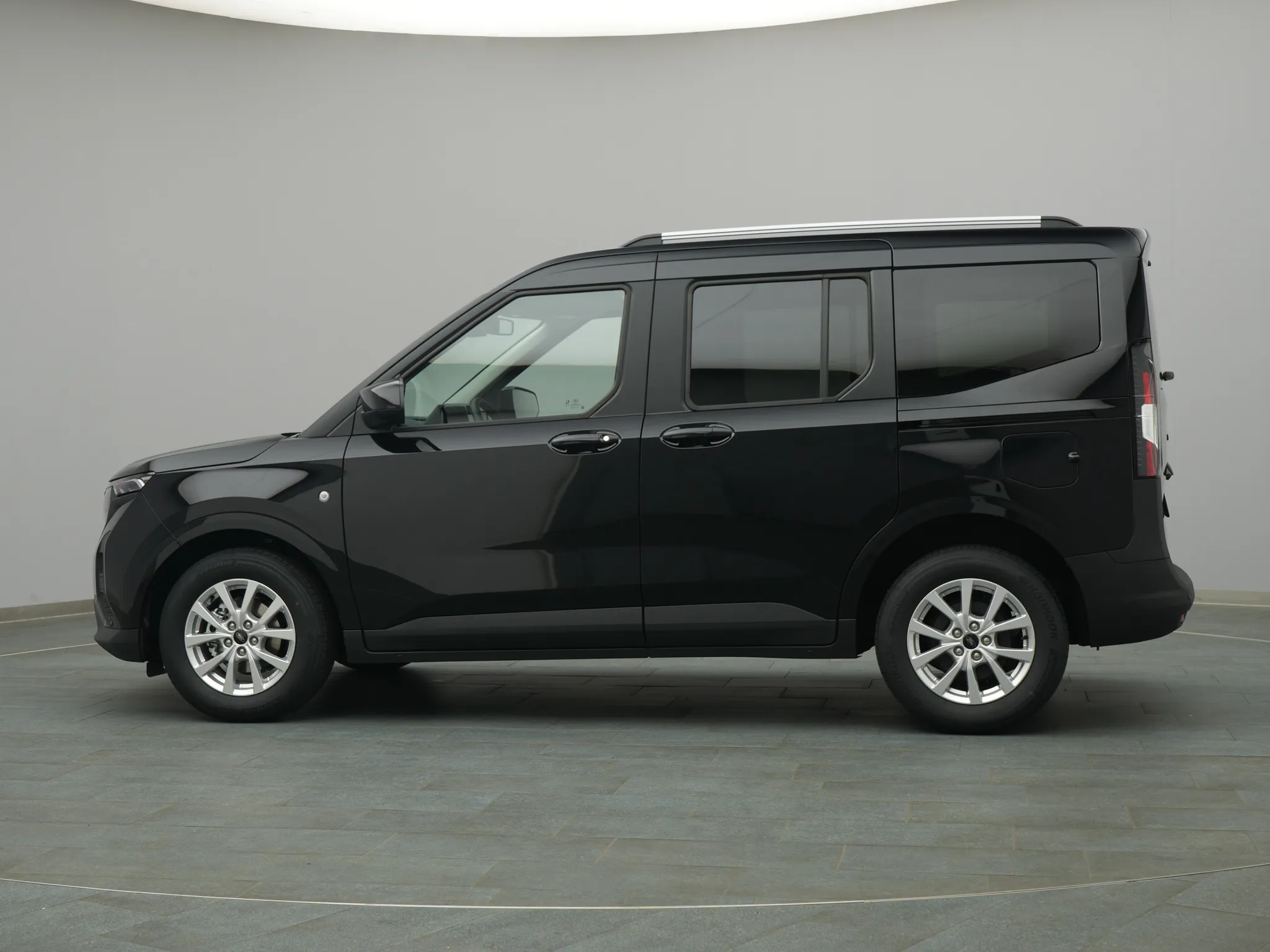 Ford Tourneo Courier Titanium – Bild 3