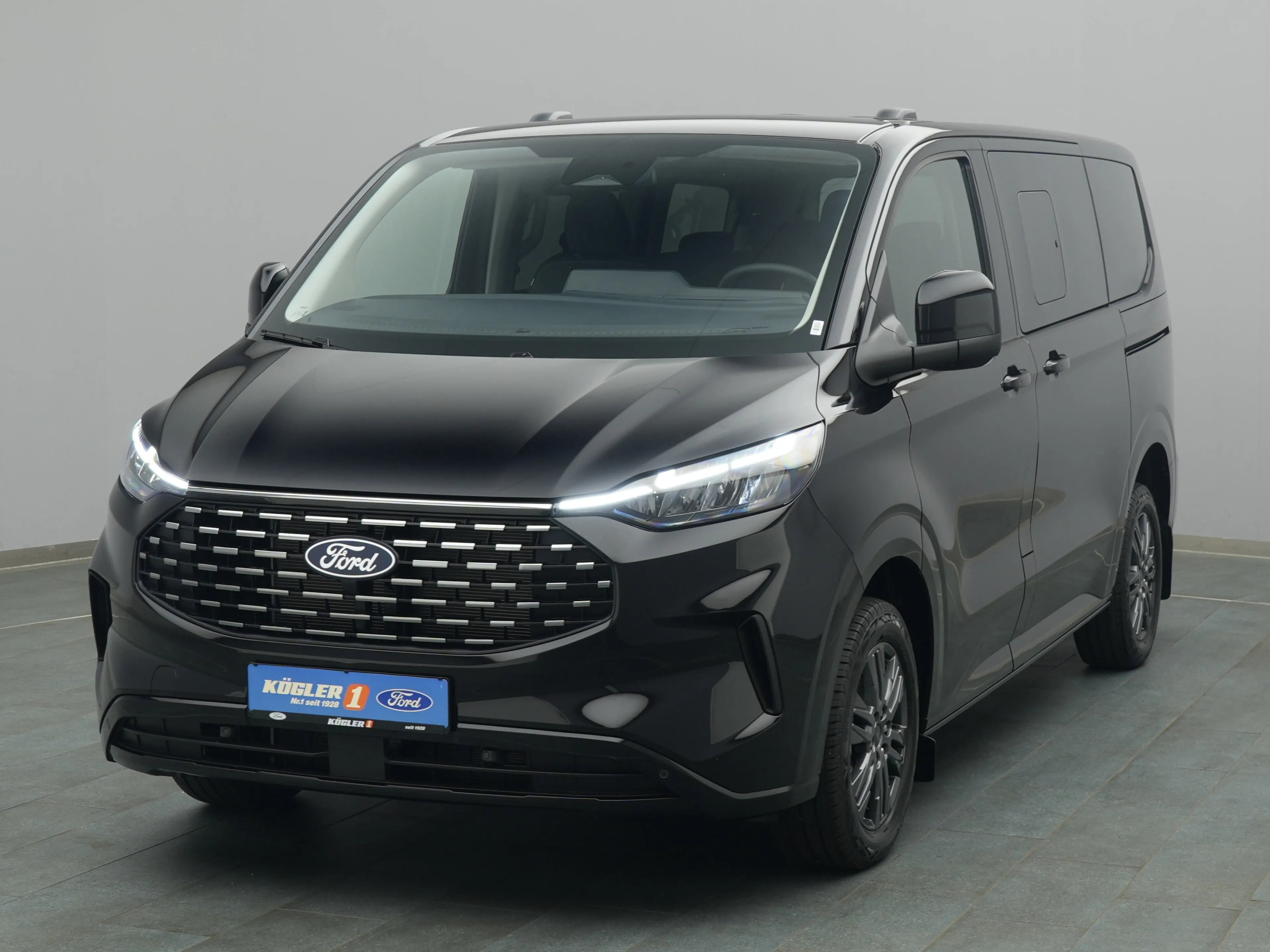 Ford Tourneo Custom 320 L1 Titanium 150PS / NaviBild