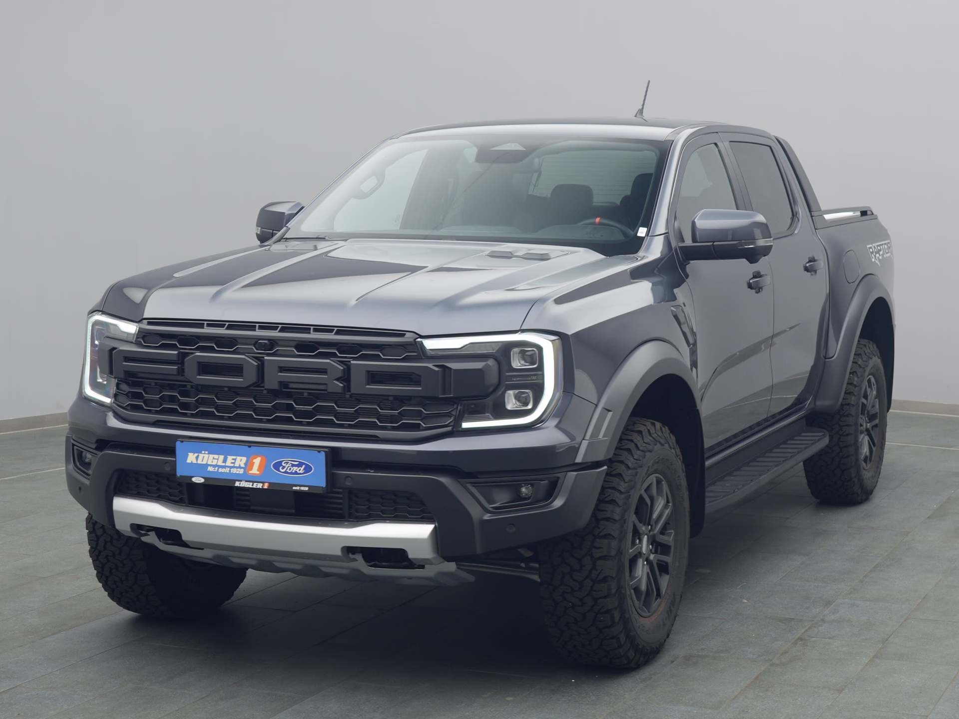 Ford Ranger Raptor in grau