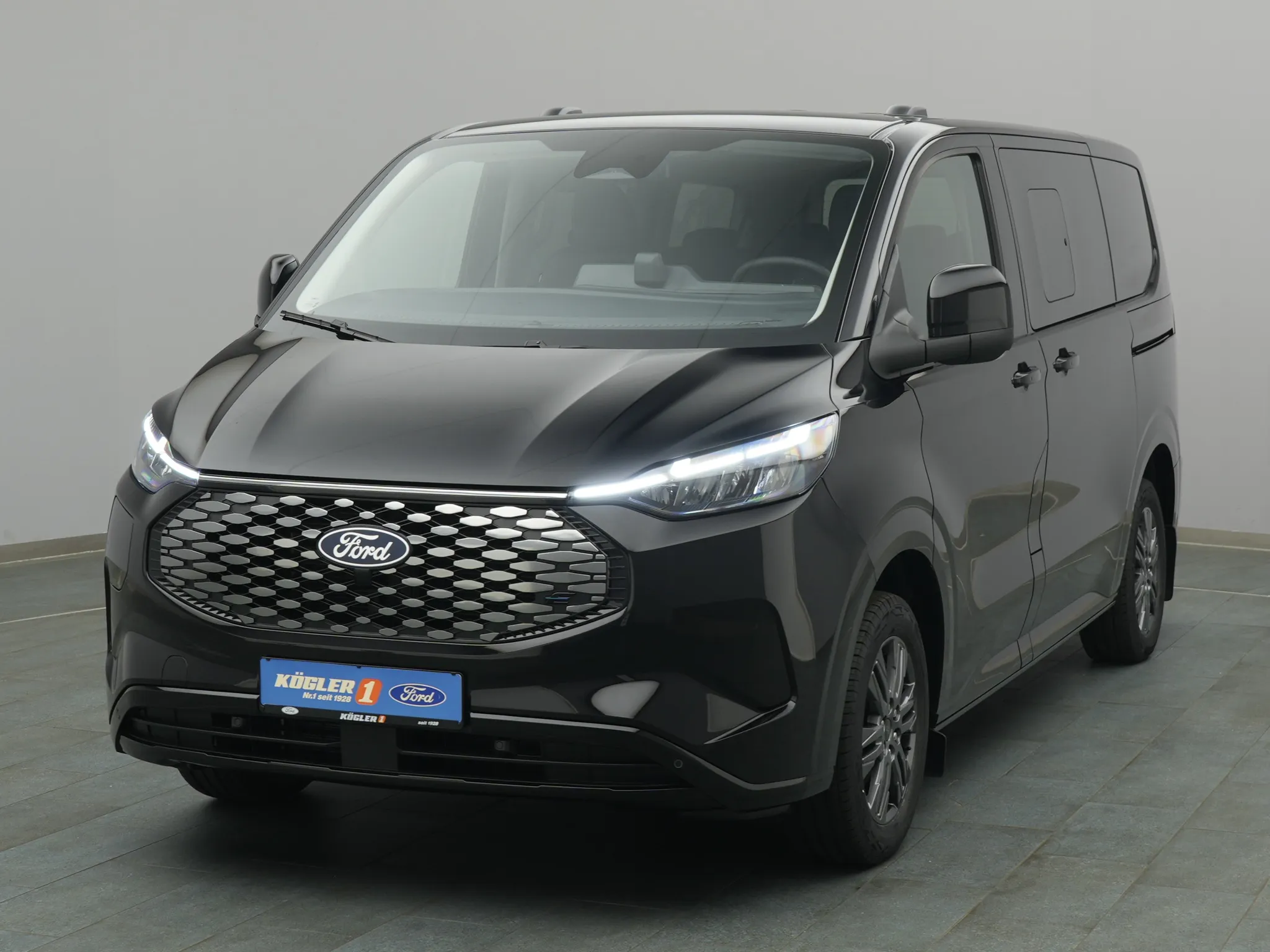 Ford E-Tourneo Custom 340 L1 Titanium 218PS Bild
