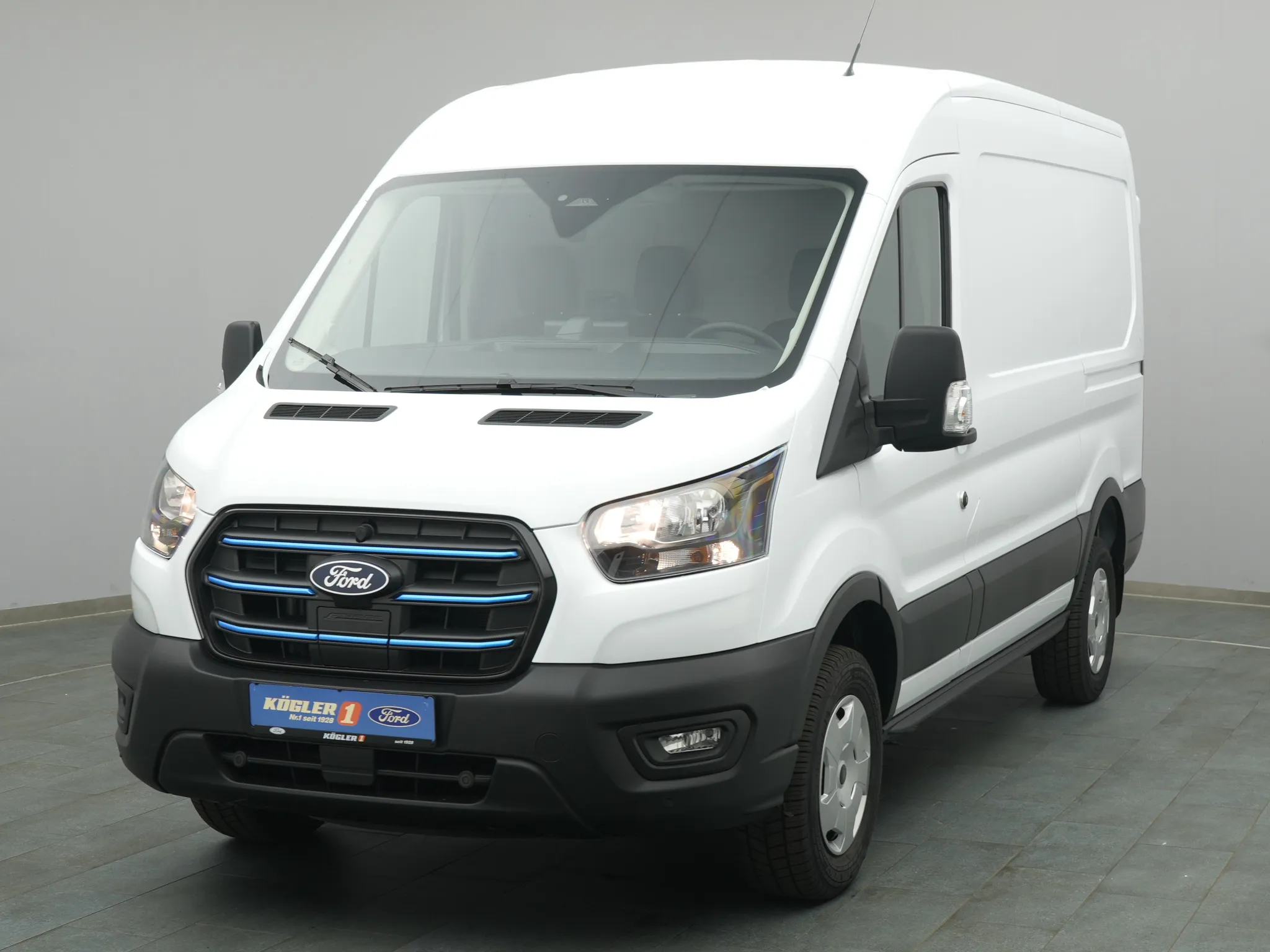 Ford E-Transit Kasten 350 L2H2 Trend / Klima / PDC Bild